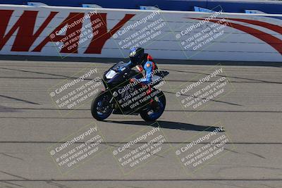 media/Aug-26-2022-Fastrack Riders (Fri) [[055e3b3c9d]]/level 2/Session 1 Start Finish/